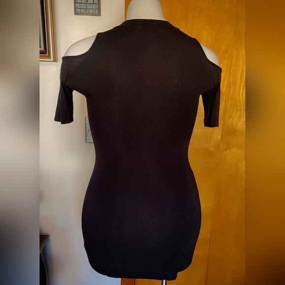 🖤Velvet Torch Black Cold-Shoulder Mini Dress—Size XS (NWT Excellent Condition) - Picture 6 of 7